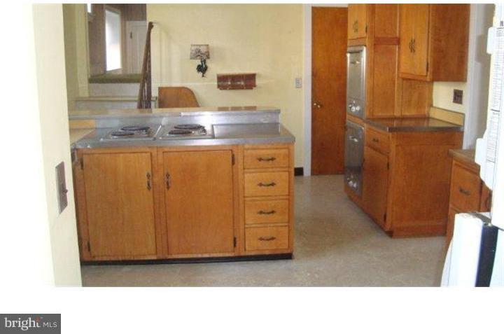 7000 Llanfair Road Upper Darby, PA 19082 - Photo 7 of 18 Kitchen
