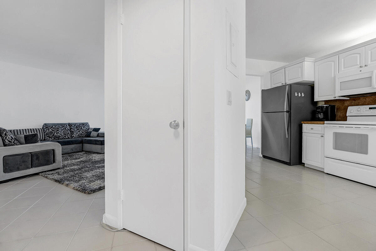 5749 Camino Del Sol, Unit 404 Boca Raton, FL 33433 - Photo 3 of 41 Entrance to the unit