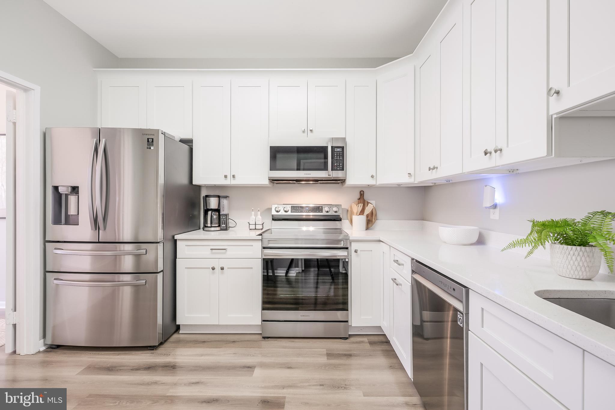 11564 Rolling Green Court, Unit 12/301B Reston, VA 20191 - Photo 4 of 28