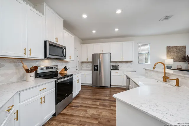 $449,999 | 8049 San Mirienda, Boerne, TX 78015