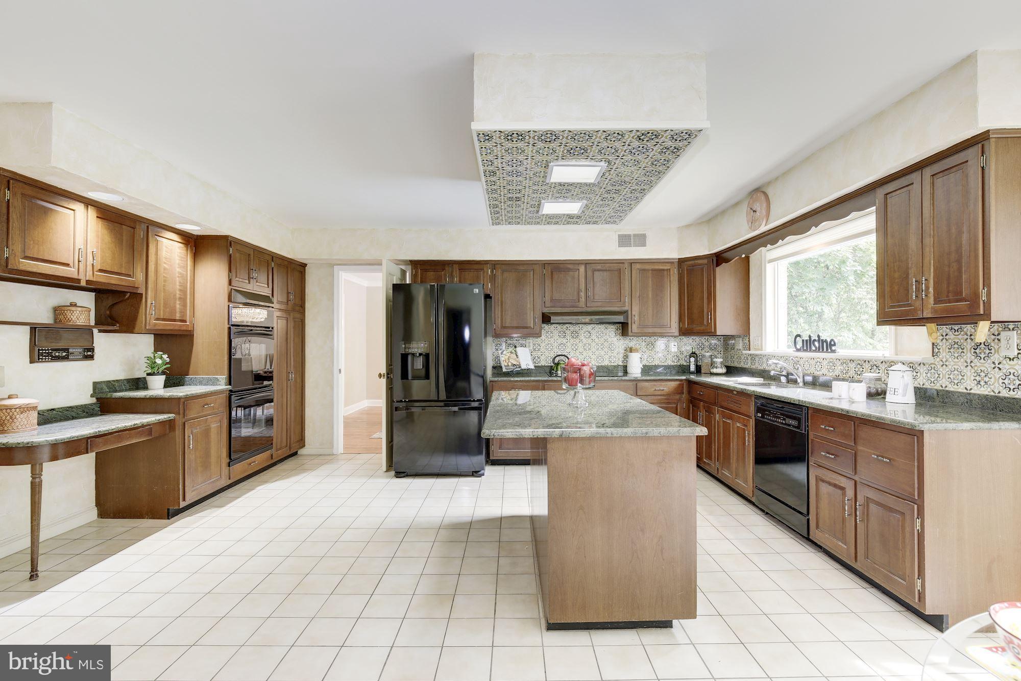 10113 Ormond Road Potomac, MD 20854 - Photo 11 of 47