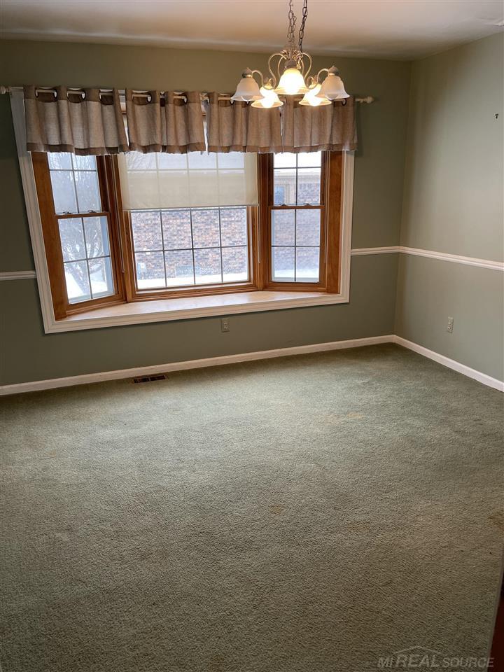 349 Grace Avenue Rochester, MI 48307 - Photo 6 of 31 50064775-5.JPG
