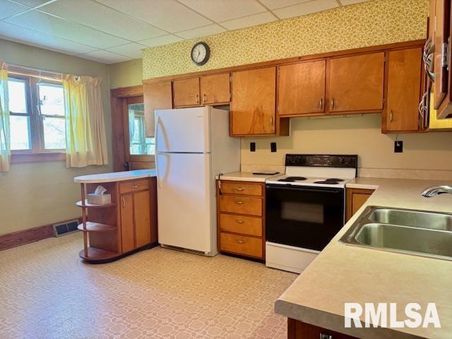 4214 150th Street Clinton, IA 52732 - Photo 3 of 58