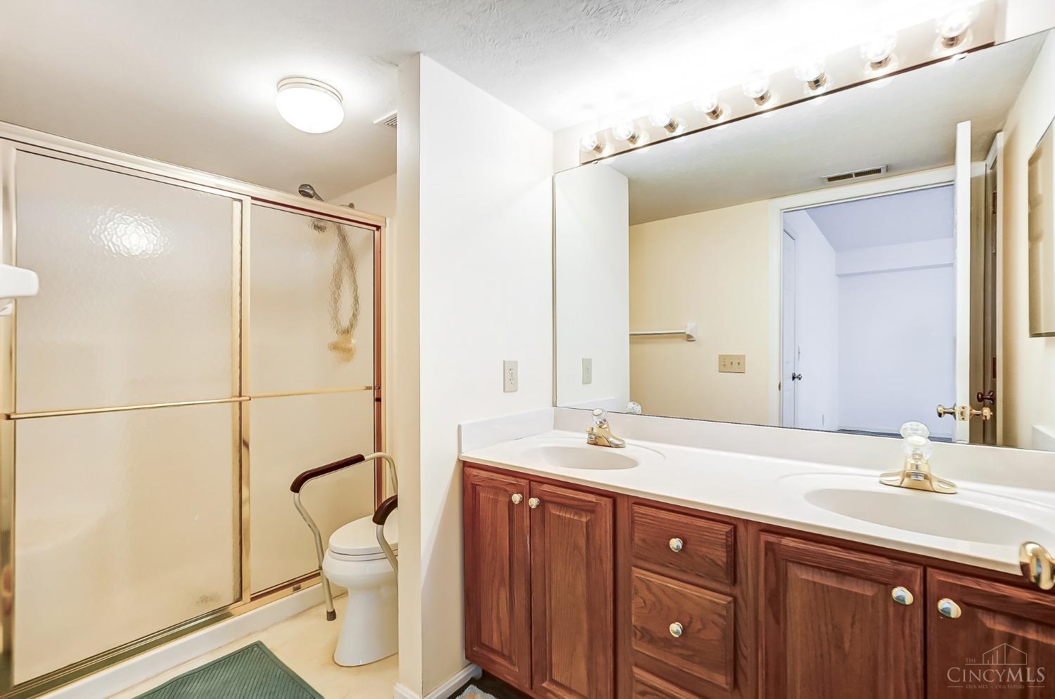 817 Neeb Road, Unit 1 Cincinnati, OH 45233 - Photo 15 of 22 Gallery Image 15