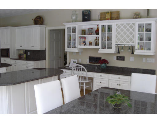 11 Stanton Circle Boxford, MA 01921 - Photo 4 of 13 Gallery Image 4