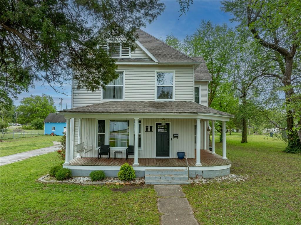 618 East Maple Street Columbus, KS 66725 - Photo 2 of 34