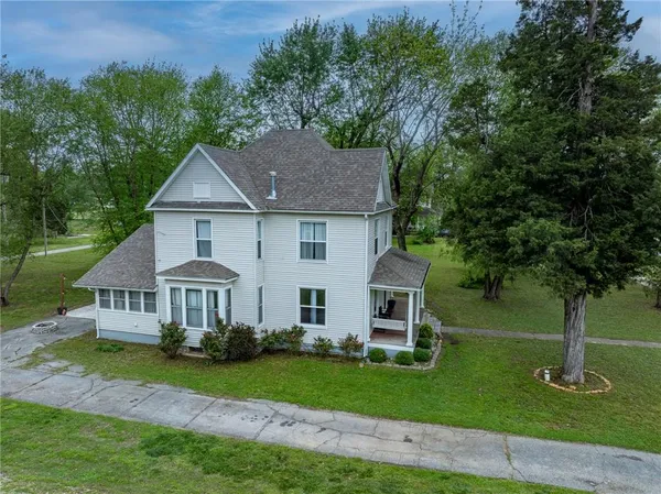 $172,000 | 618 East Maple Street, Columbus, KS 66725
