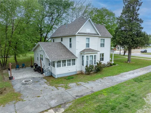 $172,000 | 618 East Maple Street, Columbus, KS 66725