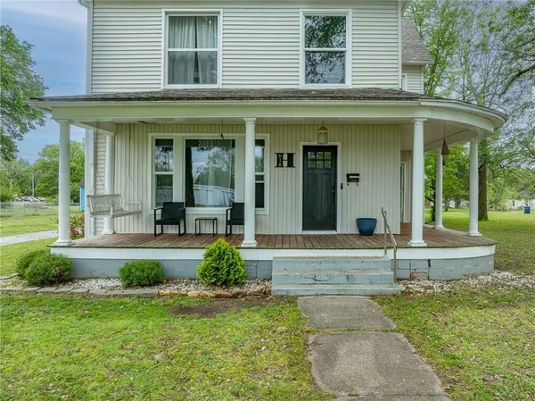 $172,000 | 618 East Maple Street, Columbus, KS 66725