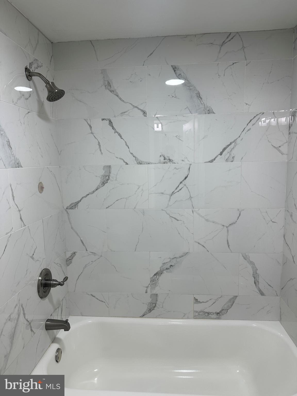 2 Ruscombe Court Willingboro, NJ 08046 - Photo 7 of 18 a bathroom with a bathtub