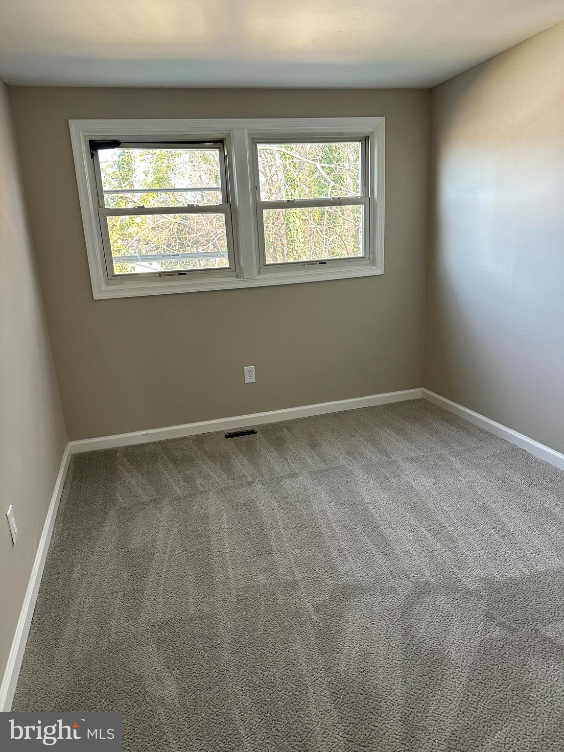2 Ruscombe Court Willingboro, NJ 08046 - Photo 9 of 18 an empty room with windows