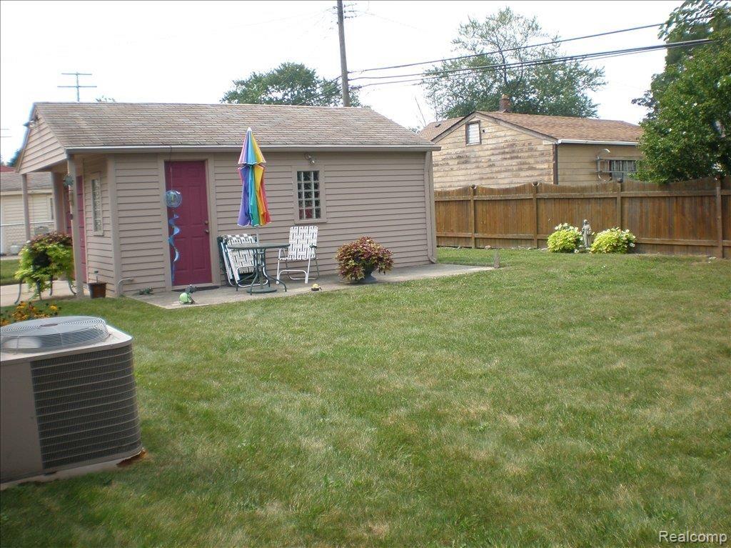 13466 Trenton Road Southgate, MI 48195 - Photo 11 of 14 view (2) yard/garage