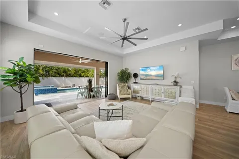 $1,795,000 | 828 100th Avenue North, Naples, FL 34108