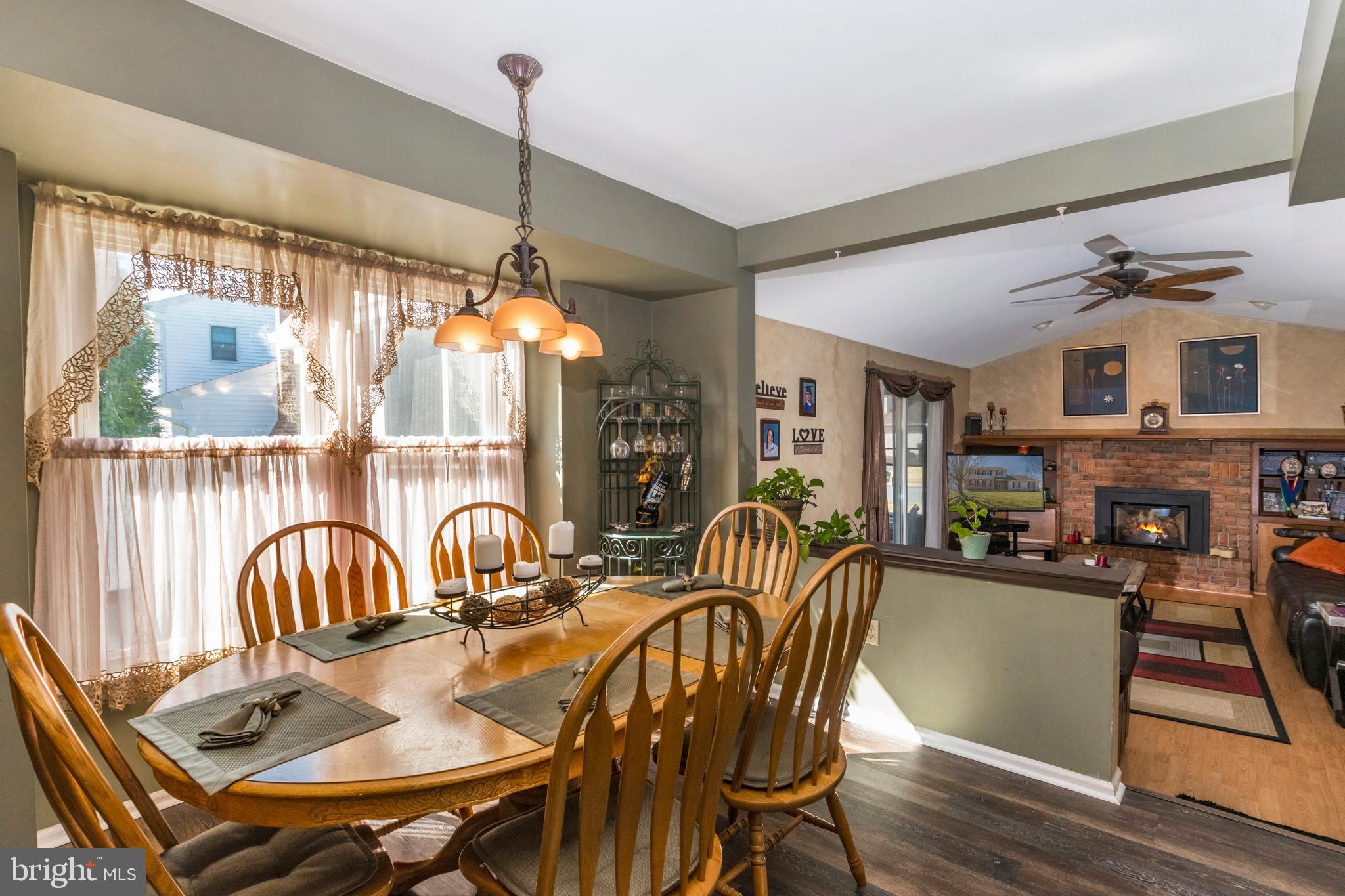 Eat-in Kitchen Area