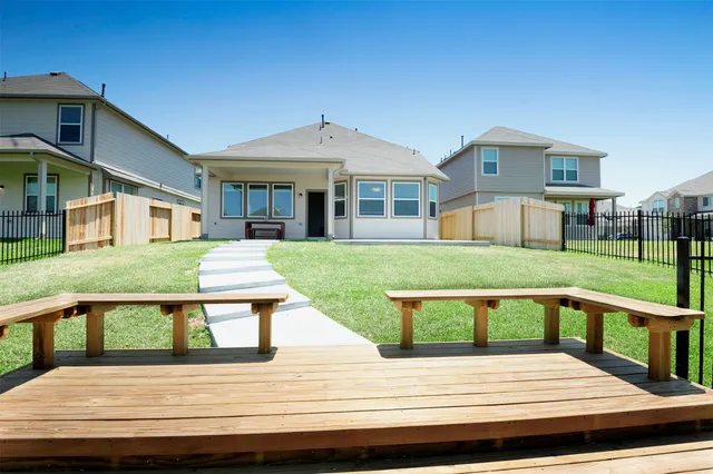a view of house with yard