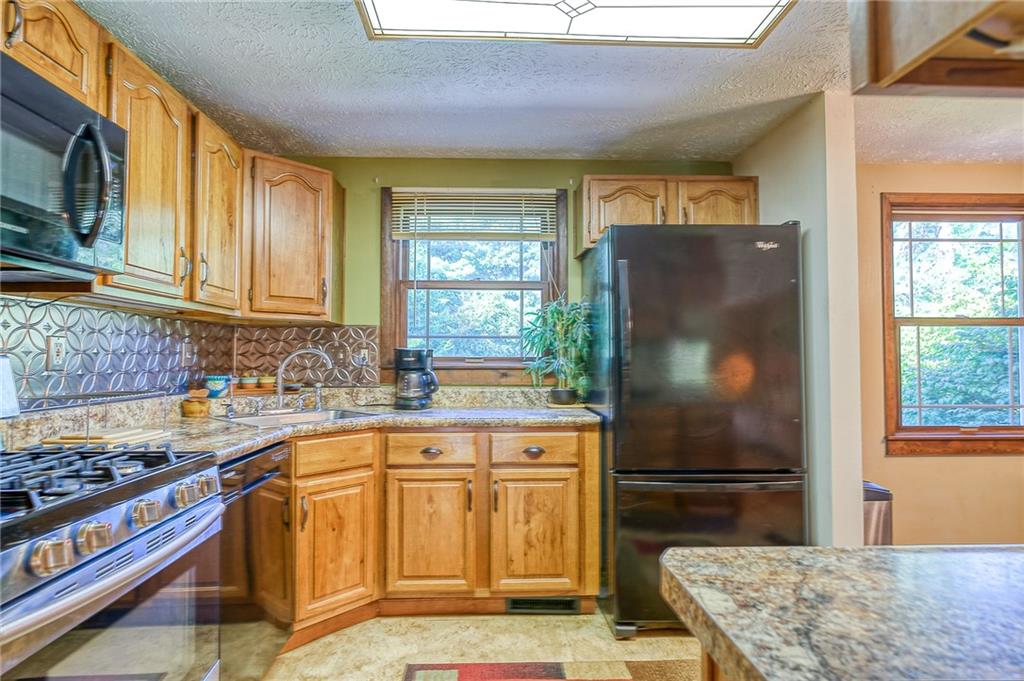 103 Old Ridge Road Coraopolis, PA 15108 - Photo 9 of 23 Gallery Image 9
