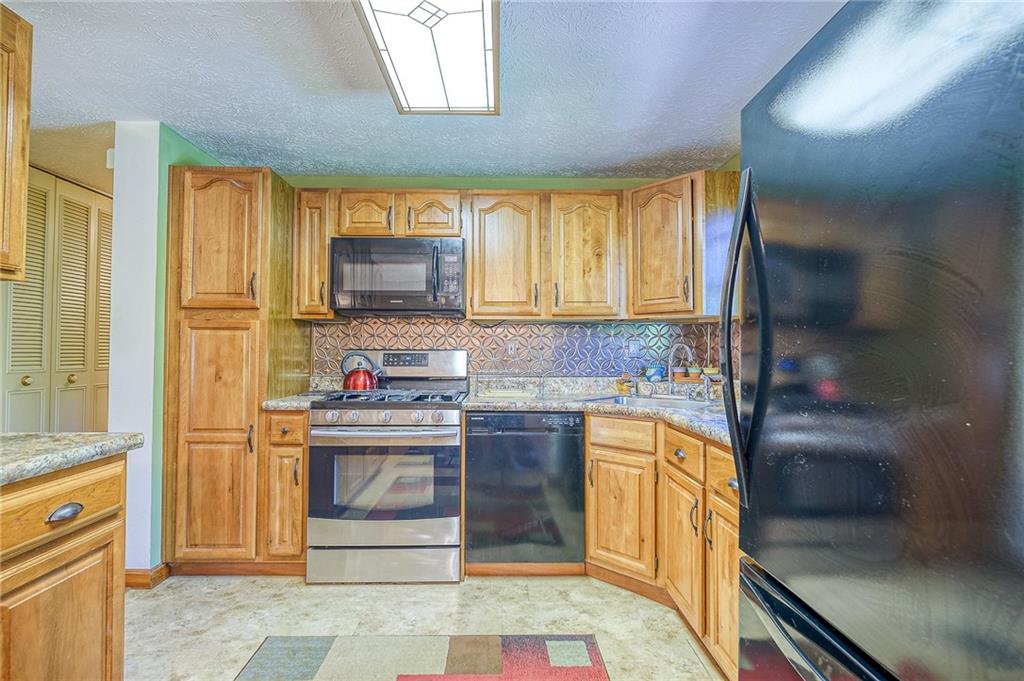 103 Old Ridge Road Coraopolis, PA 15108 - Photo 10 of 23 Gallery Image 10