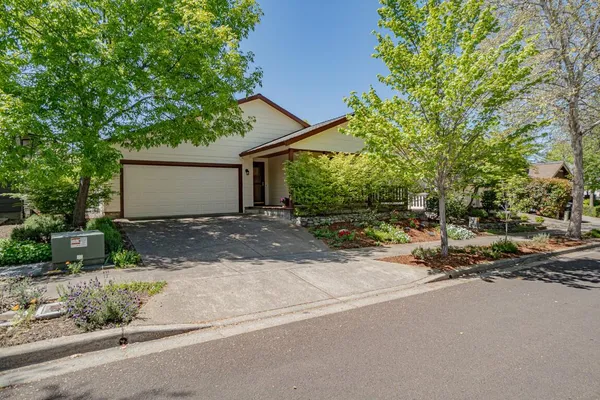 $479,900 | 35 Logan Way, Talent, OR 97540