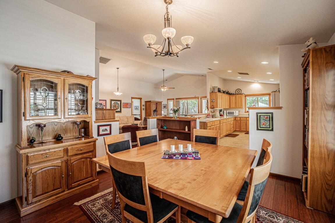 35 Logan Way Talent, OR 97540 - Photo 10 of 22 Dining Area