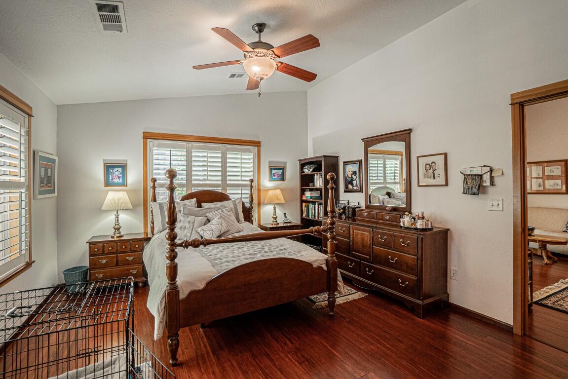 35 Logan Way Talent, OR 97540 - Photo 11 of 22 Primary Bedroom