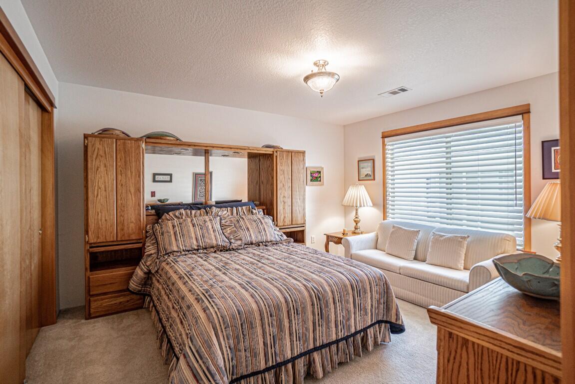 35 Logan Way Talent, OR 97540 - Photo 13 of 22 Guest Bedroom