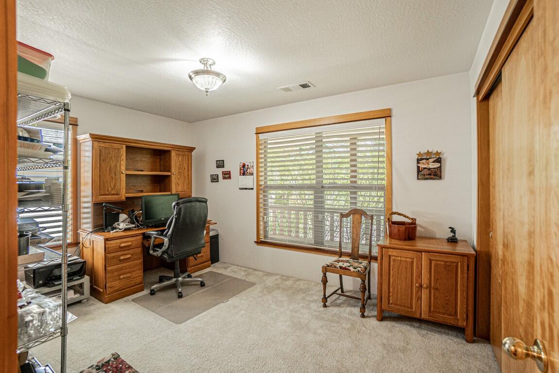 35 Logan Way Talent, OR 97540 - Photo 15 of 22 Office/Bedroom