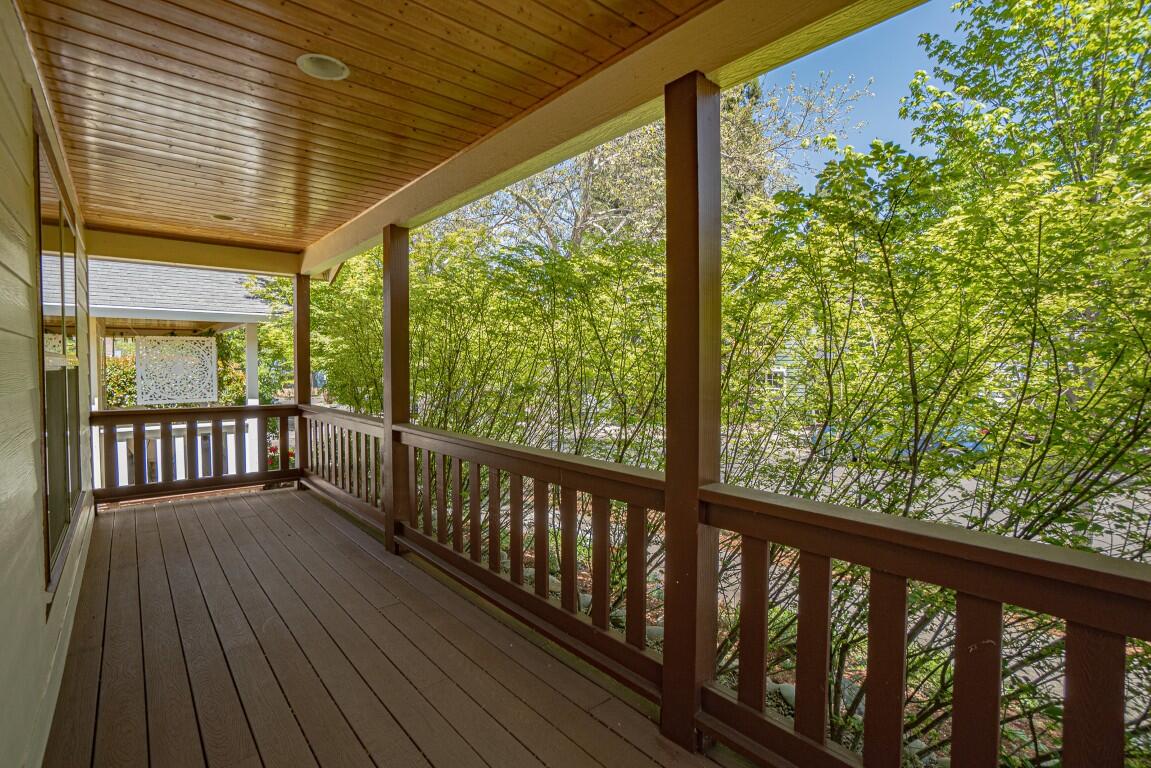 35 Logan Way Talent, OR 97540 - Photo 3 of 22 Nice Covered Porch