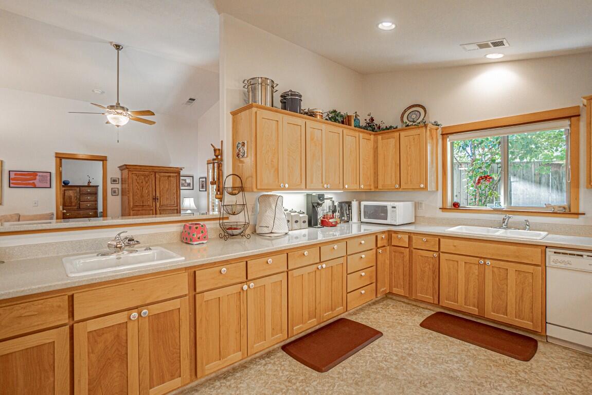 35 Logan Way Talent, OR 97540 - Photo 7 of 22 Loads of Cabinets