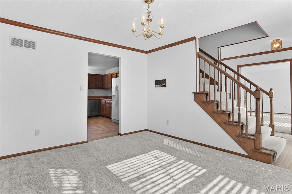 3028 Olde Post Road St. Louis, MO 63129 - Photo 9 of 39