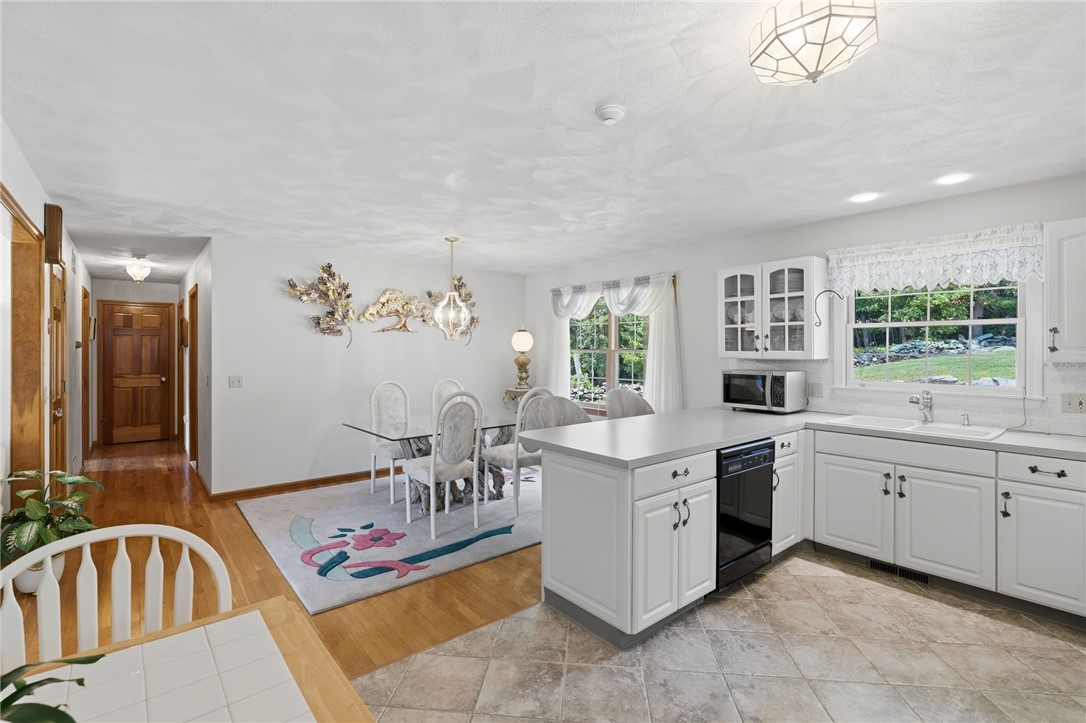 203 Tara Lane Woonsocket, RI 02895 - Photo 18 of 45