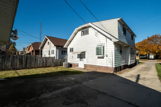 $225,000 | 421 Augusta Street, Racine, WI 53402
