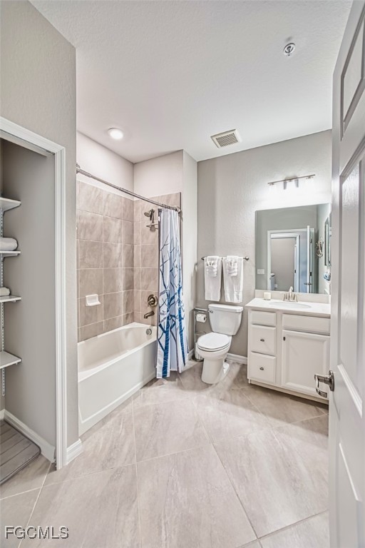 12000 Hawthorn Lake Drive, Unit 202 Fort Myers, FL 33913 - Photo 28 of 49 a bathroom with a bathtub shower sink and mirror