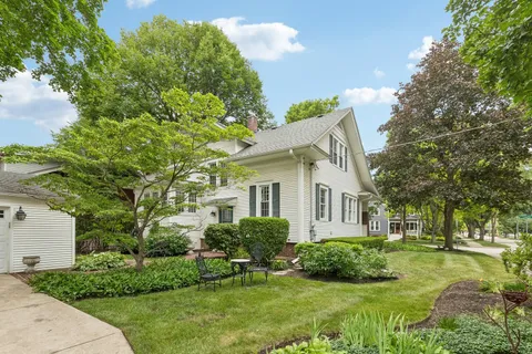 $574,999 | 335 East Liberty Street, Barrington, IL 60010