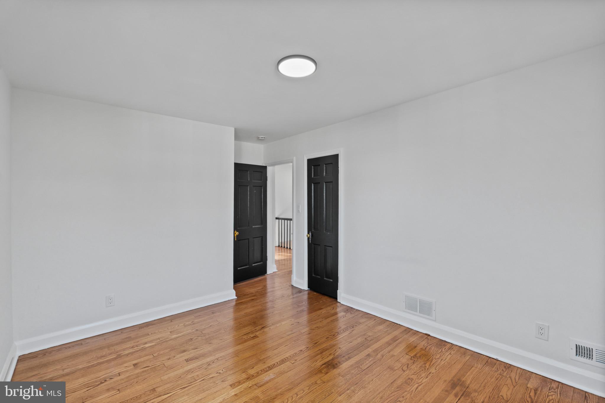 327 Stratford Road Baltimore, MD 21228 - Photo 17 of 28 Gallery Image 17