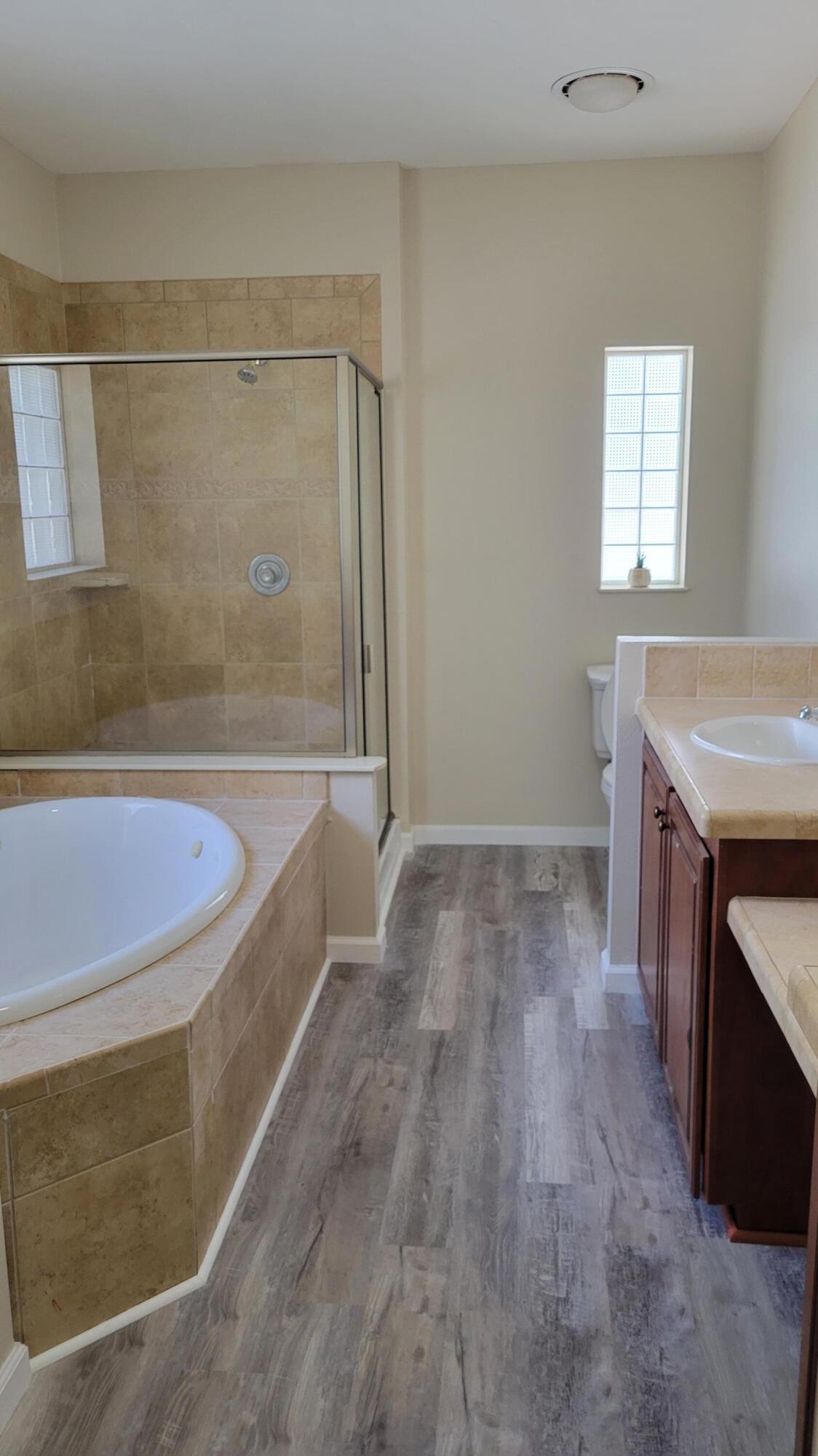11847 Atlantic Circle Boca Raton, FL 33428 - Photo 4 of 12 Master bathroom