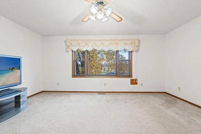 $424,900 | 425 West Franklin Street, Morristown, MN 55052