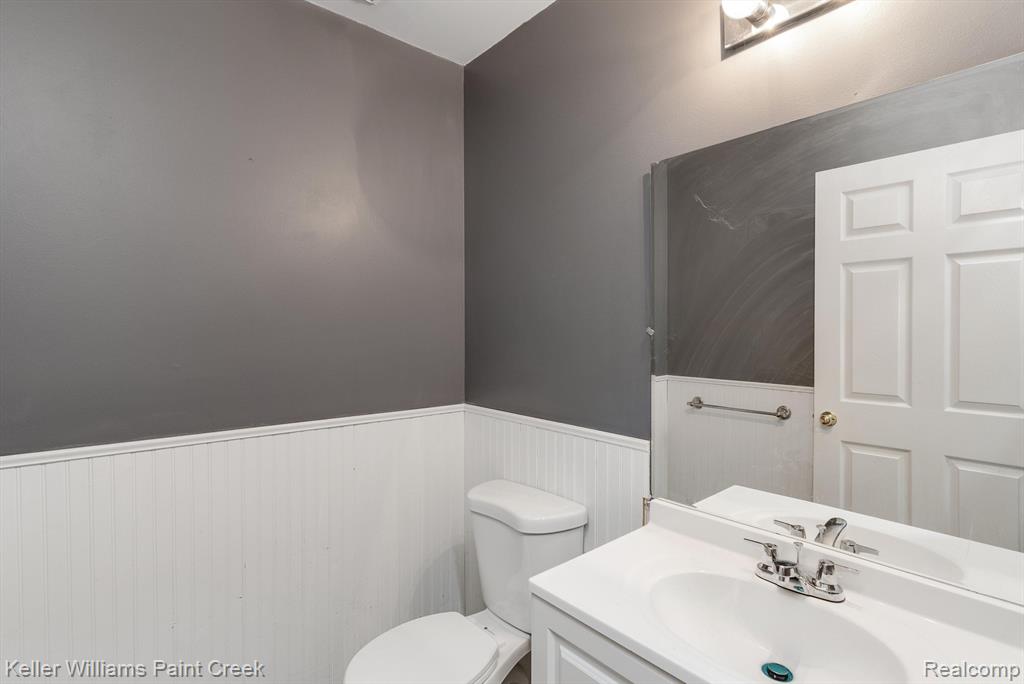 22040 Cape Cod Way Farmington Hills, MI 48336 - Photo 19 of 37