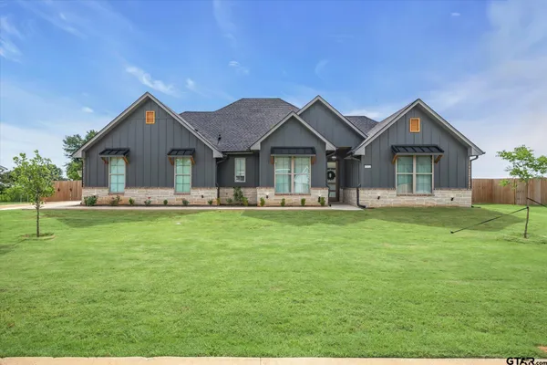$460,000 | 12457 Maplewood Drive, Lindale, TX 75771