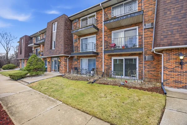 $162,000 | 12639 South Kostner Avenue, Unit 3C, Alsip, IL 60803