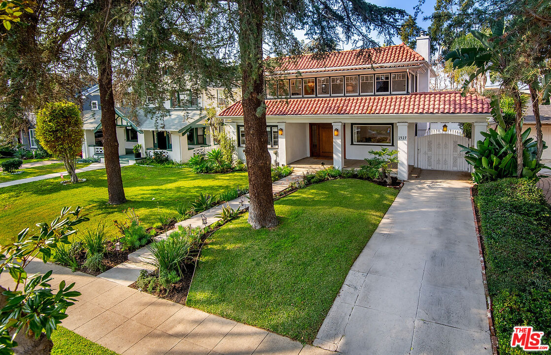 1927 Buckingham Road Los Angeles, CA 90016 - Photo 2 of 36 a front view of a house with garden