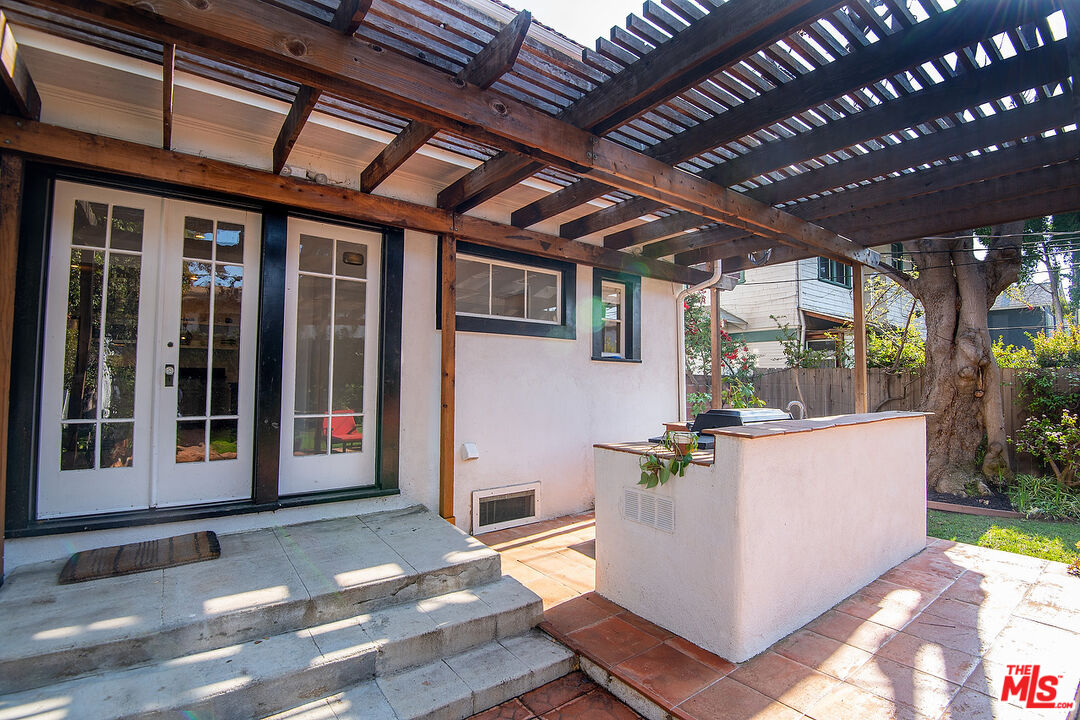 1927 Buckingham Road Los Angeles, CA 90016 - Photo 34 of 36 a view of a patio with table and chairs