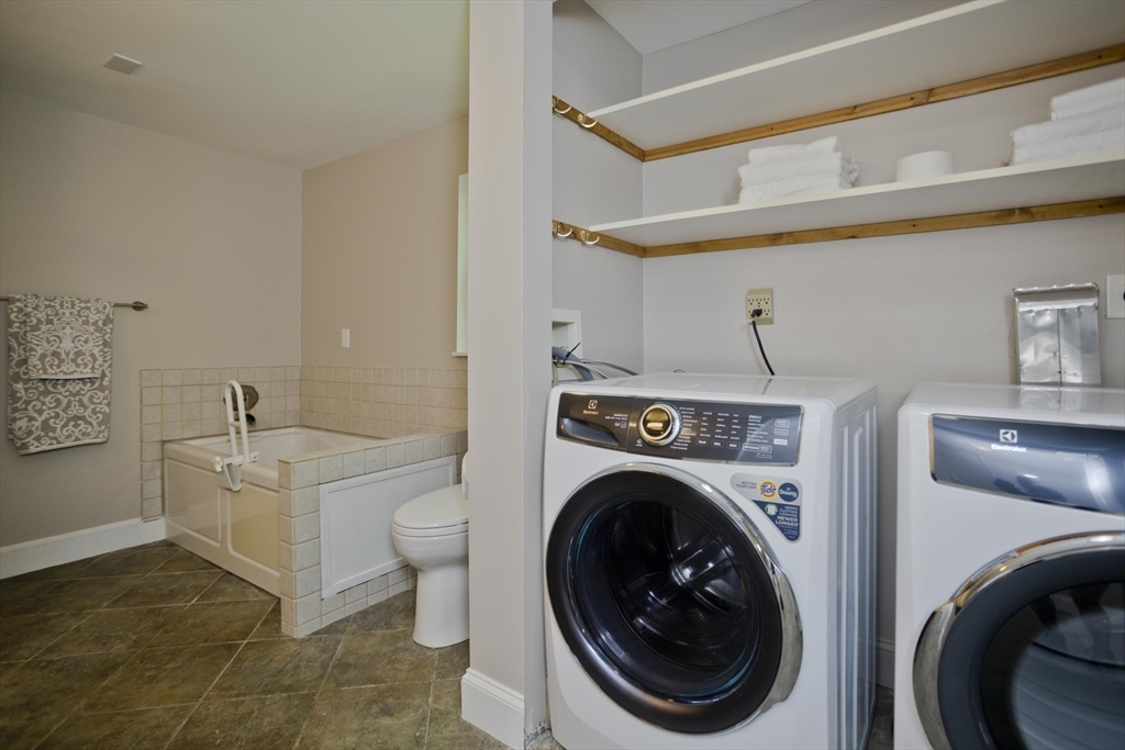1883 Parker Street Springfield, MA 01128 - Photo 23 of 39 Gallery Image 23