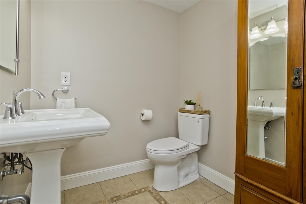 1883 Parker Street Springfield, MA 01128 - Photo 10 of 39 Gallery Image 10