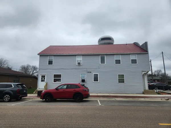 $300,000 | 106 West Comanche Avenue, Shabbona, IL 60550