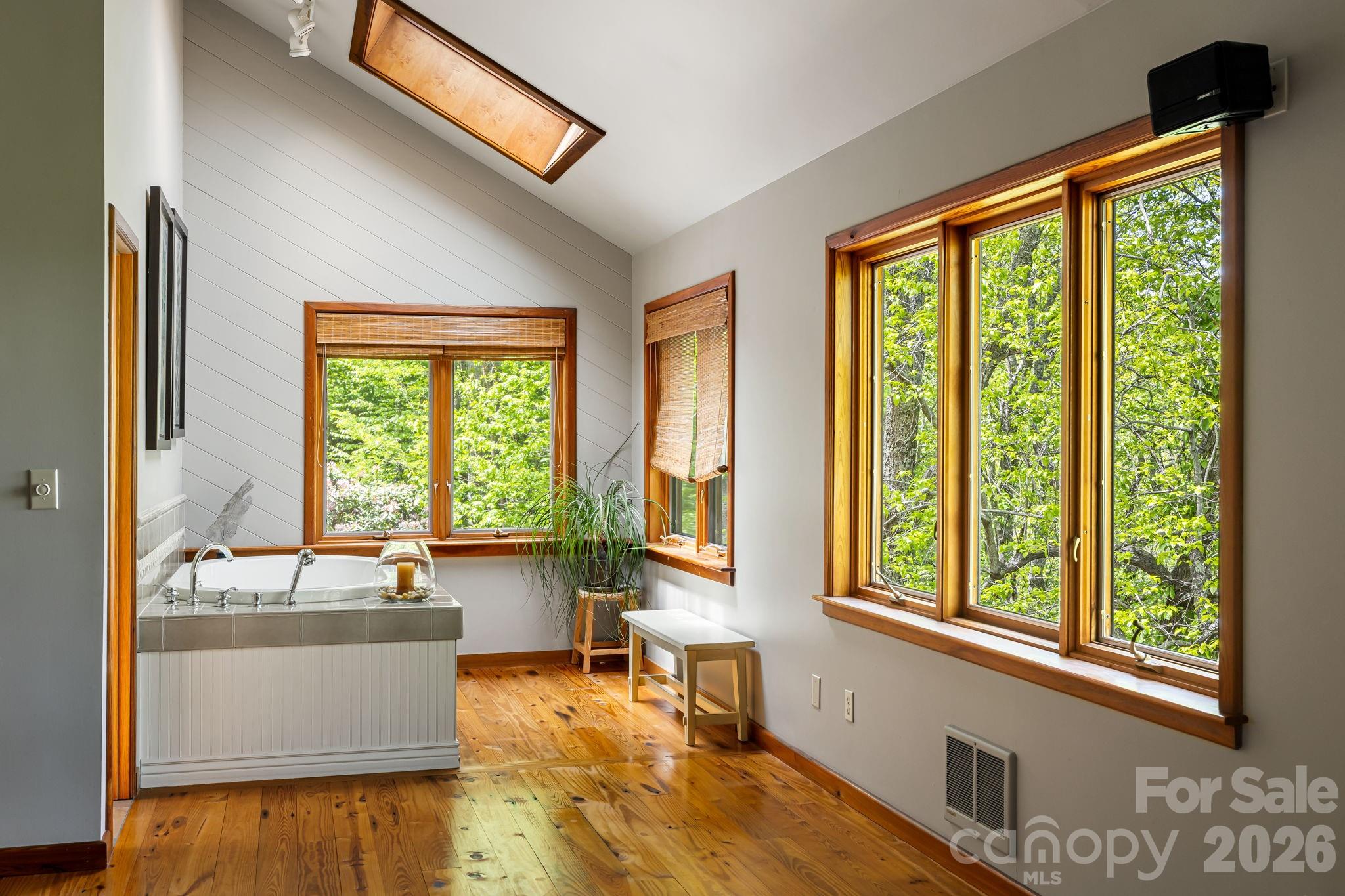 24 Smokey Road Asheville, NC 28803 - Photo 4 of 48 Gallery Image 4