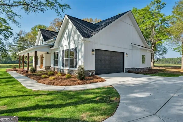 a view of a house with entertaining space