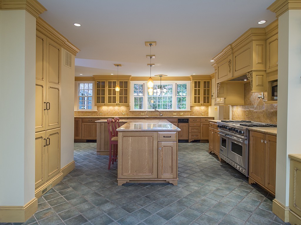 1 Robin Road Weston, MA 02493 - Photo 11 of 30