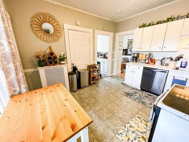 $2,150 | 415 Highland Street, Manchester, NH 03104