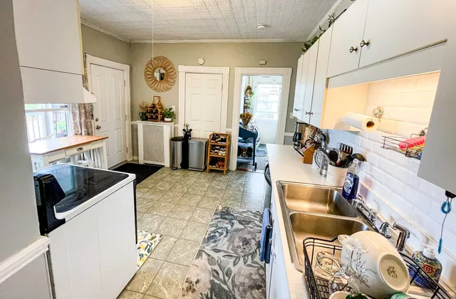 $2,150 | 415 Highland Street, Manchester, NH 03104