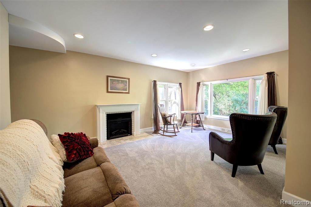 29214 Dresden Street Farmington Hills, MI 48336 - Photo 4 of 49